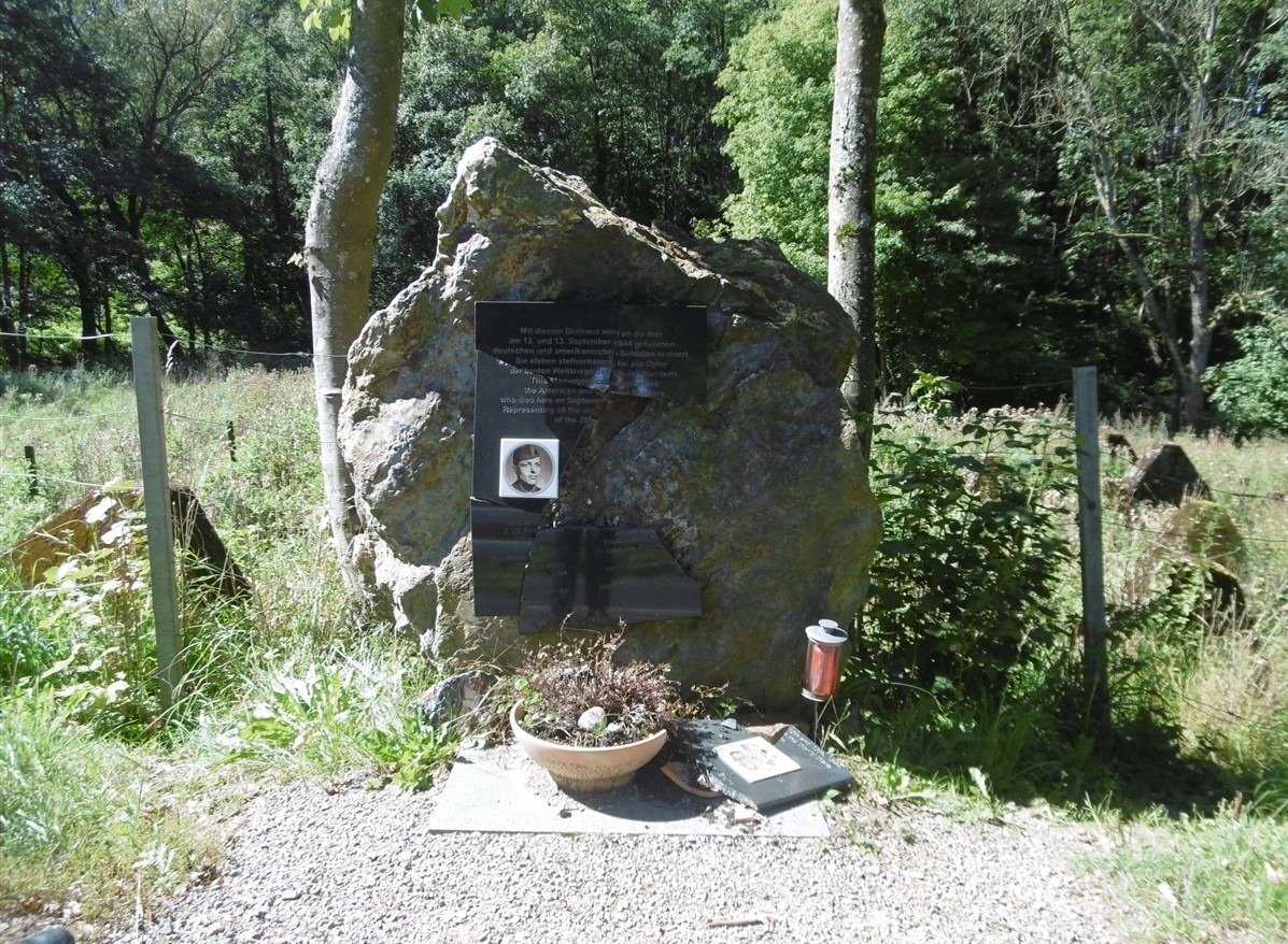 POL-AC: Sachbeschädigung an einem Denkmal - Polizei sucht Zeugen