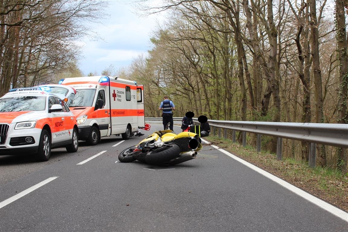 POL-PDMY: Verkehrsunfall - Lebensbedrohlich verletzter Motorradfahrer