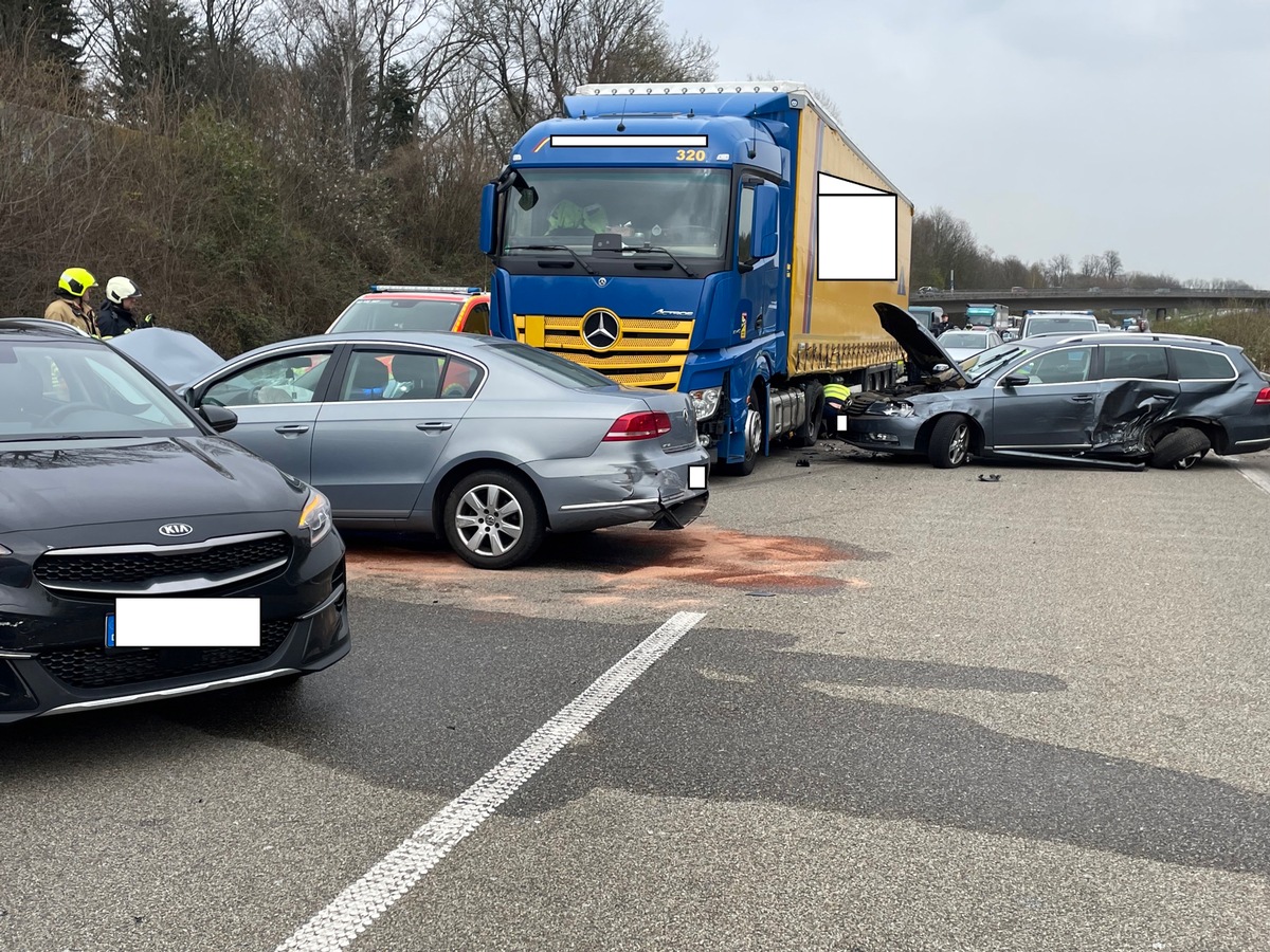 FW Ratingen: Ratingen-Ost, Verkehrsunfall BAB44, 06.04.23, 15:08 Uhr