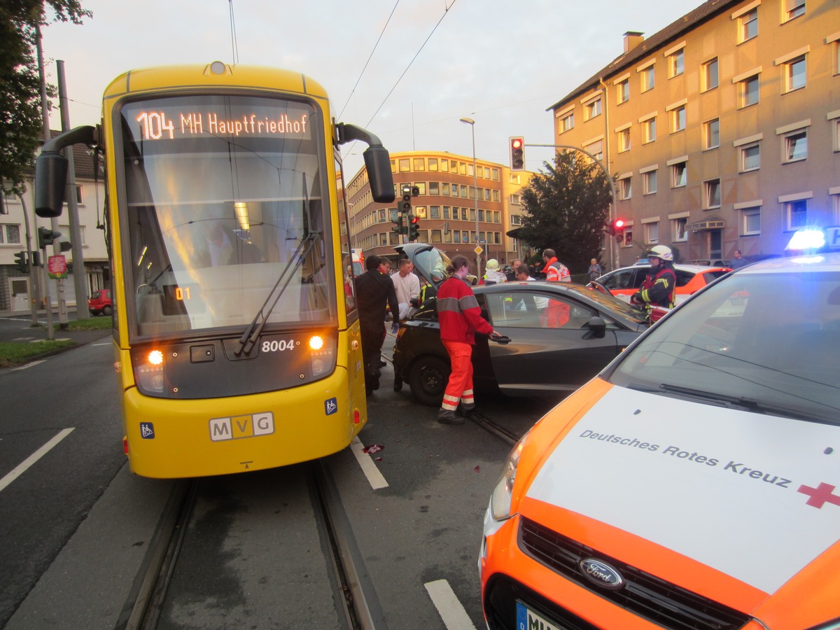 FW-MH: Verkehrsunfall mit mehreren verletzten Personen #fwmh