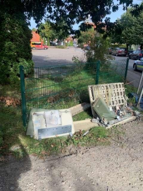 POL-STD: Unbekannter Autofahrer beschädigt Stromkasten in Horneburg - Stromausfälle in näherer Umgebung