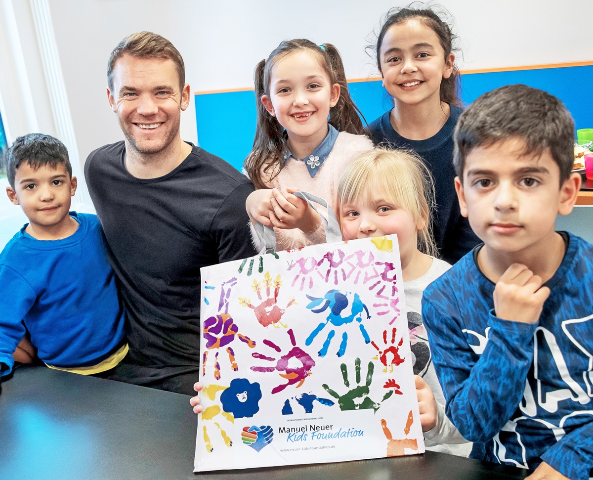 ALDI SÜD unterstützt Manuel Neuer Kids Foundation