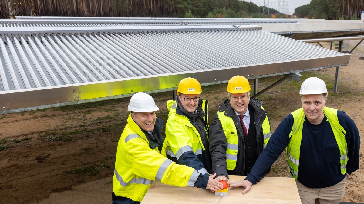 Inbetriebnahme von Deutschlands größter Prozess-Solarthermieanlage auf der Gasdruckregelstation Kienbaum, Spree-Oder-Kreis, Brandenburg