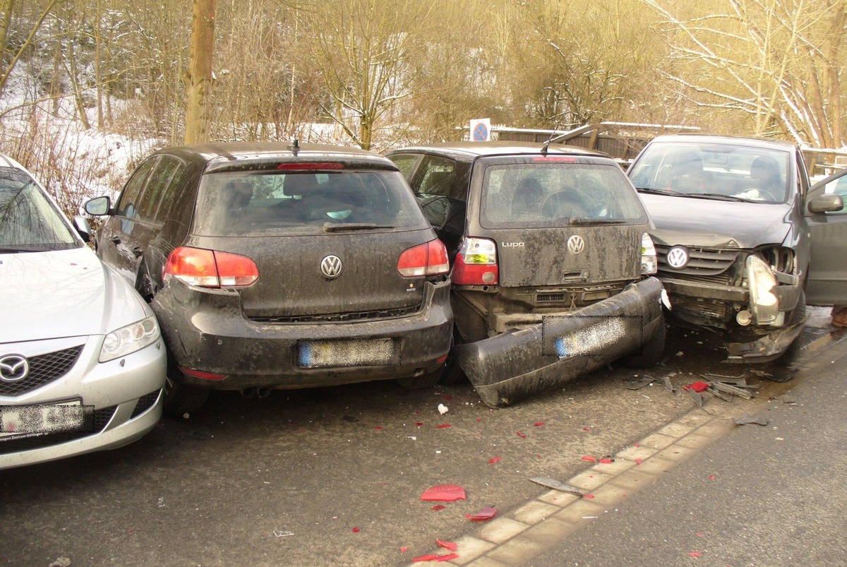 POL-NOM: Fahrer war zu schnell - 4 PKW zusammengeschoben