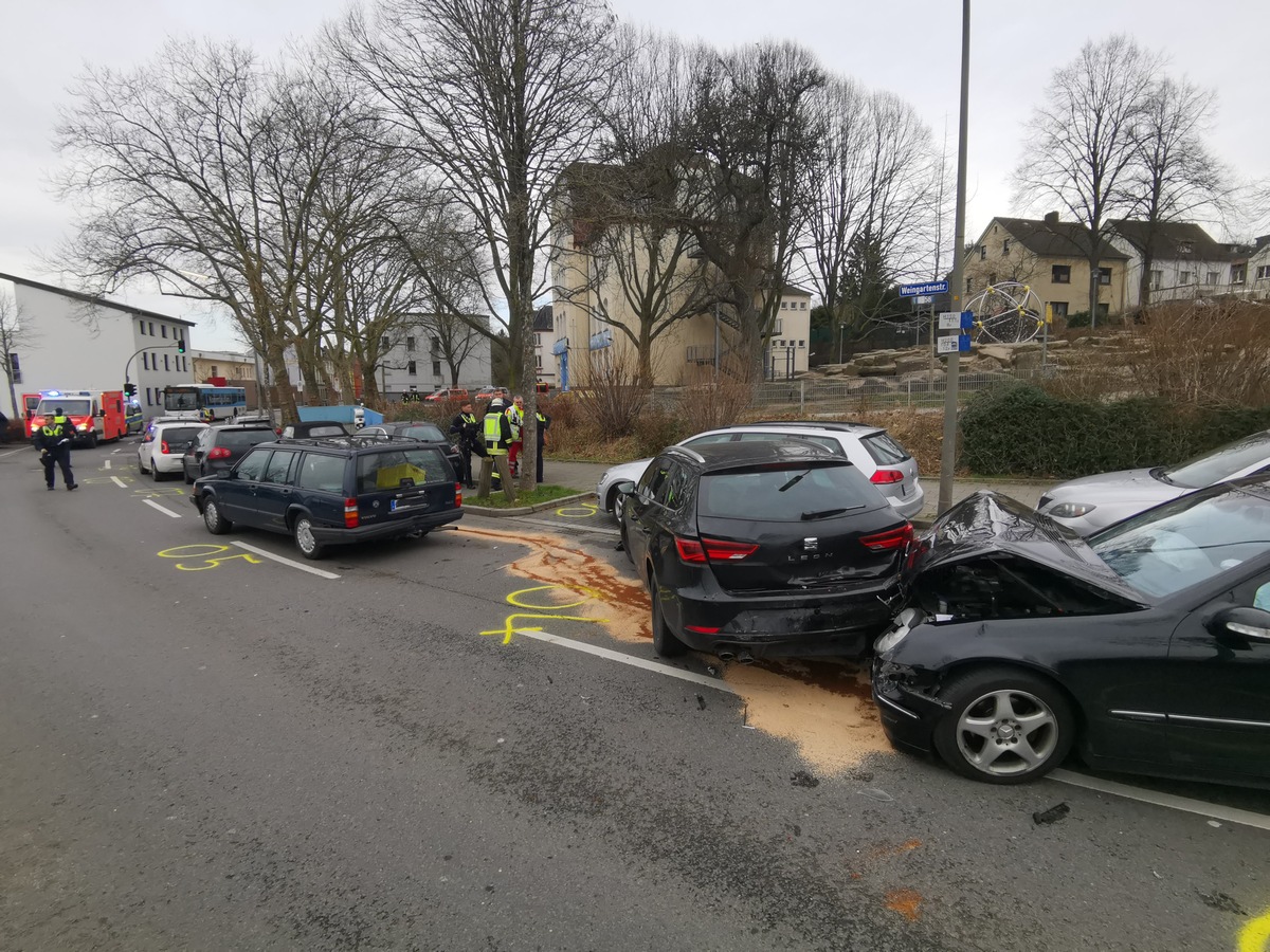 FW-DO: Schwerer Verkehrsunfall mit mehreren Verletzten und neun beschädigten Fahrzeugen