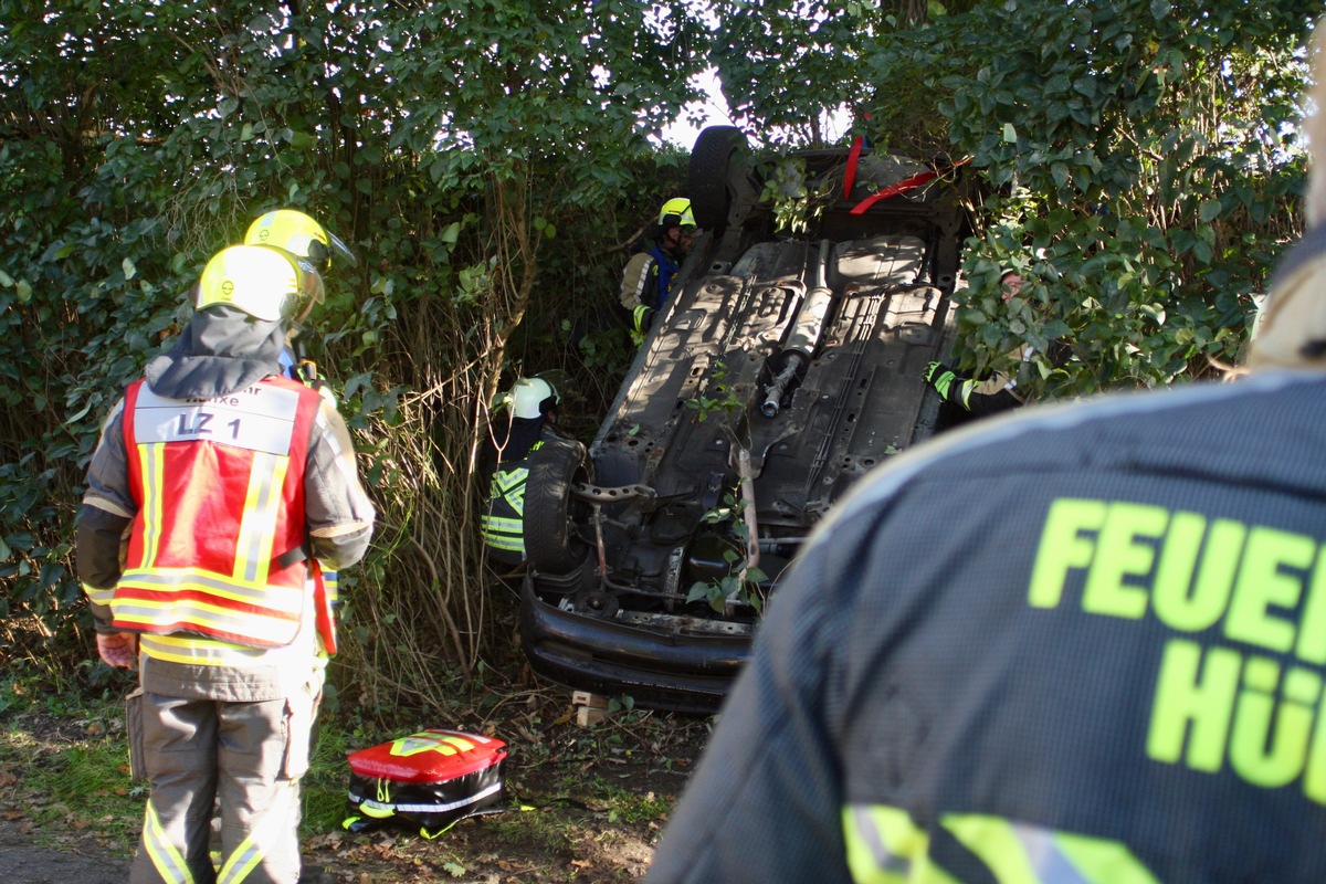 FW Hünxe: 14 Verletzte nach Verkehrsunfall - Feuerwehr Hünxe probt den Ernstfall