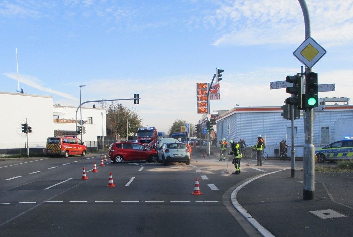 POL-RBK: Rösrath - Zusammenstoß - Zwei Frauen leicht verletzt