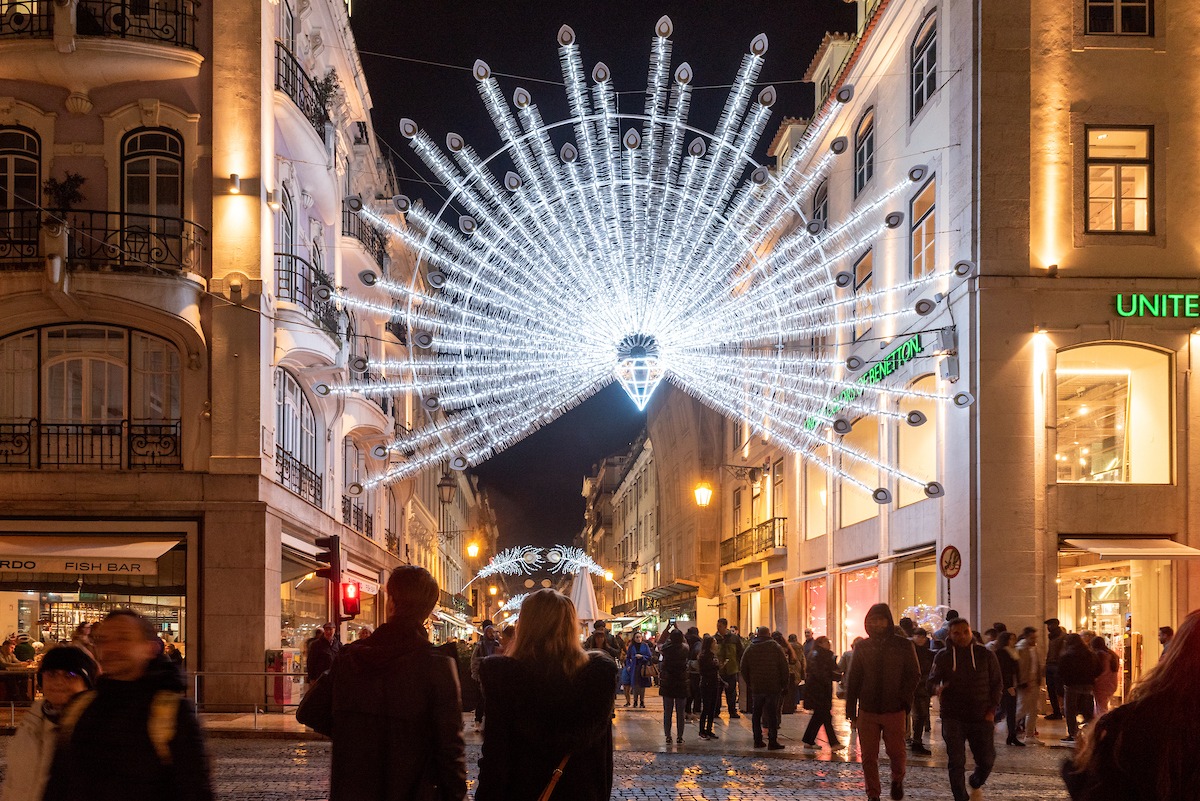 Weihnachtszeit in Lissabon mit Lichtern, Märkten und Events