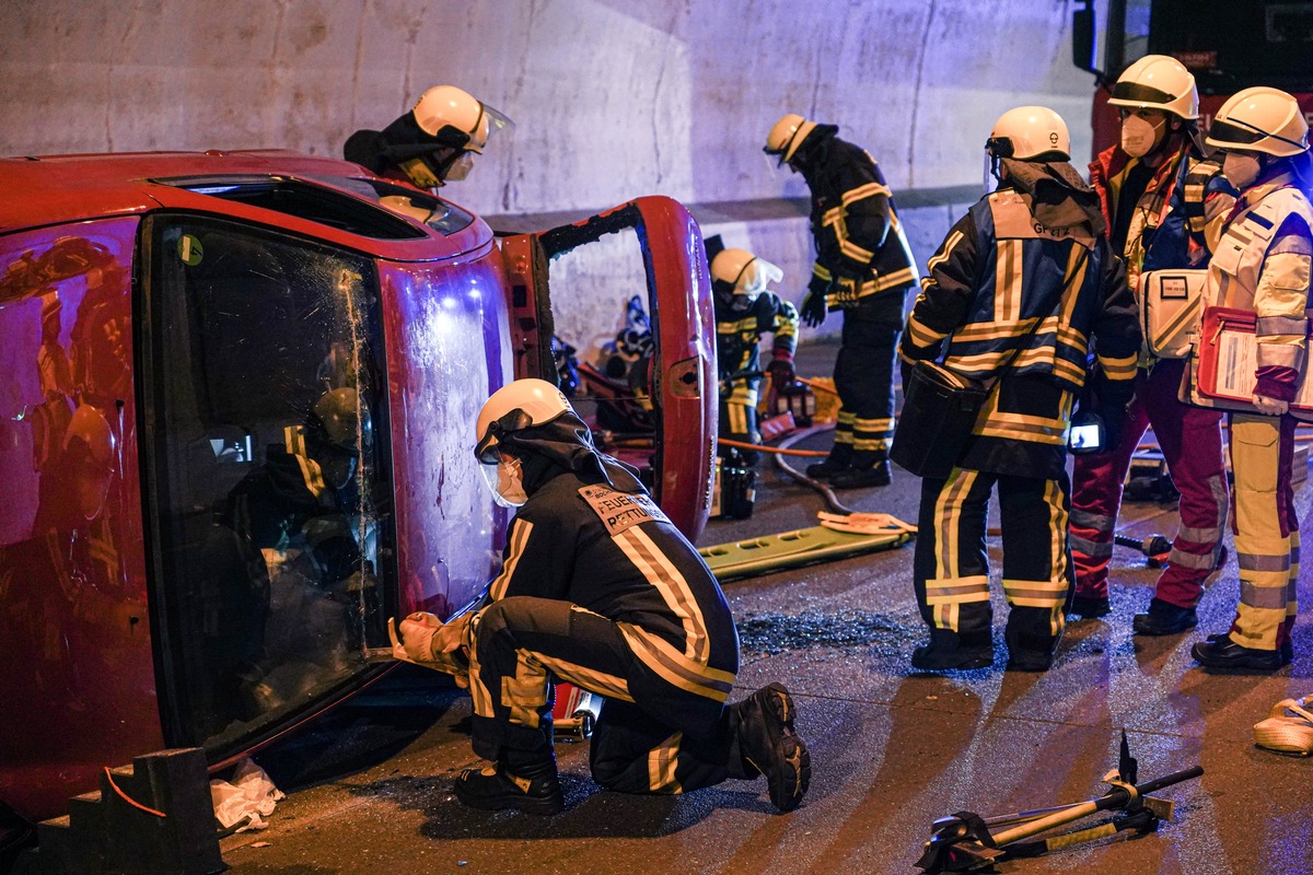 FW-BO: Autobahntunnel Rombacher Hütte - Feuerwehr Bochum übt den Notfall