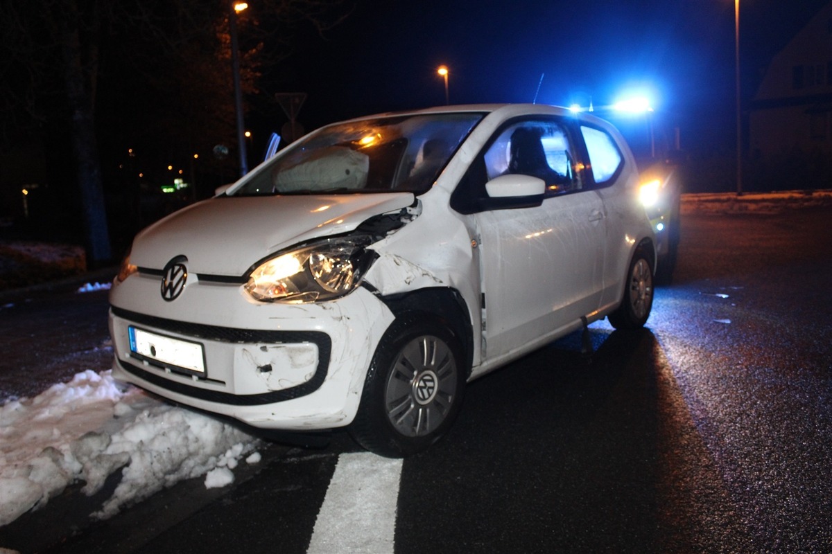 POL-OE: Vorfahrt missachtet: Kollision zwischen Pkw und Lkw