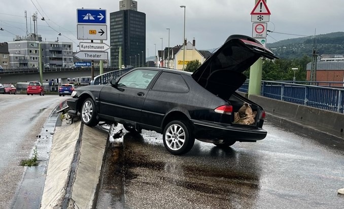 POL-HA: Bodenschwelle auf Ebene 2 erfasst - Sperrung durch Abstreumaßnahmen