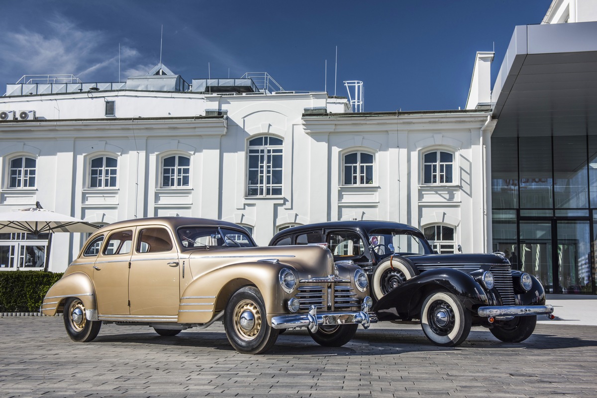 Škoda feiert auf der Klassikerausstellung Rétromobile in Paris das Jubiläum 90 Jahre Superb