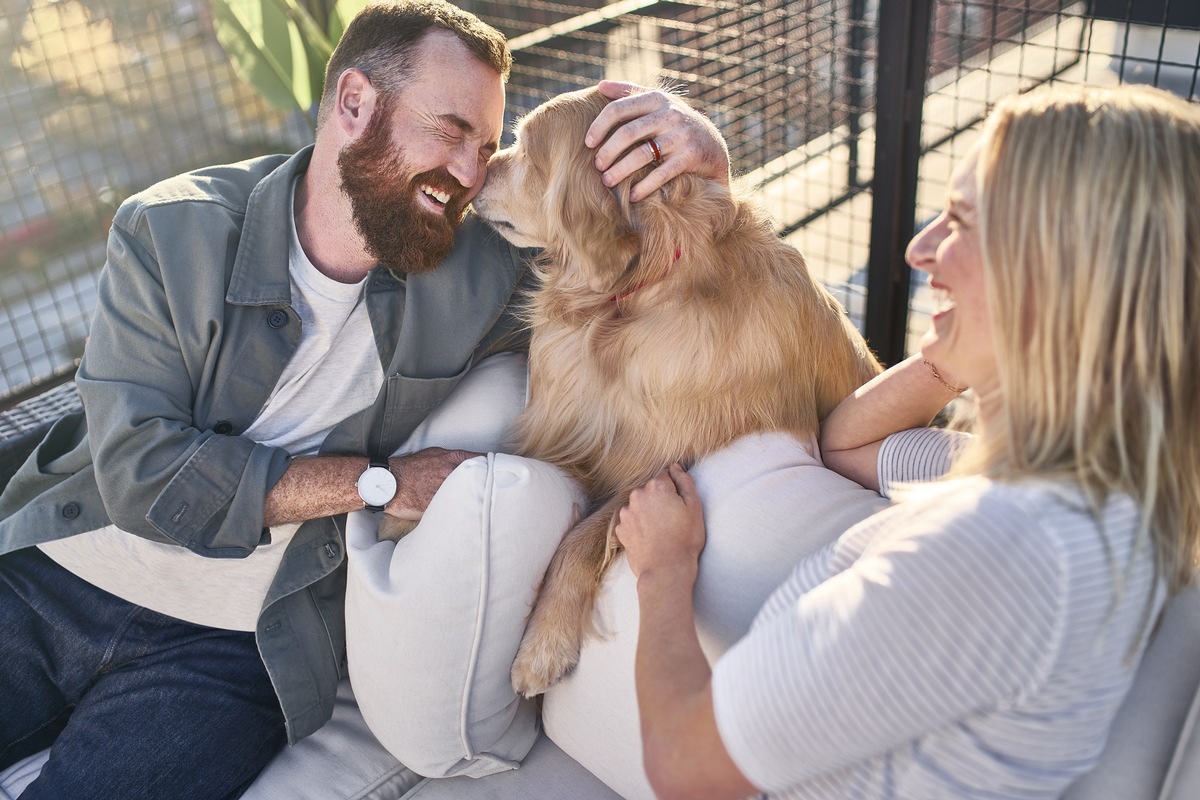 PURINA-Umfrage zur Mensch-Tier-Beziehung bestätigt: Hunde und Katzen verbessern die Gesundheit und geben Halt