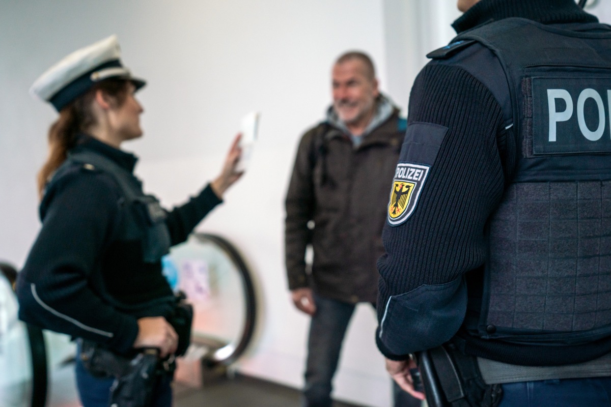 Bundespolizeidirektion München: Drei Schleusungen am Flughafen München aufgedeckt