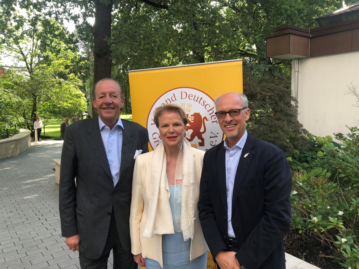 Präsidiumswahlen beim Verband Deutscher Großbäckereien e.V. / Prof. Dr. Ulrike Detmers als Präsidentin wiedergewählt / Auch die Vizepräsidenten Holthausen und Heberer im Amt bestätigt