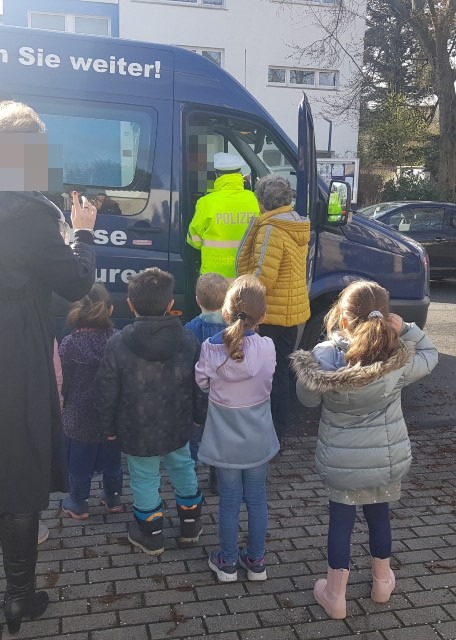 POL-HA: Verkehrskontrollen mal anders - Ostereier als Belohnung für richtiges Verhalten