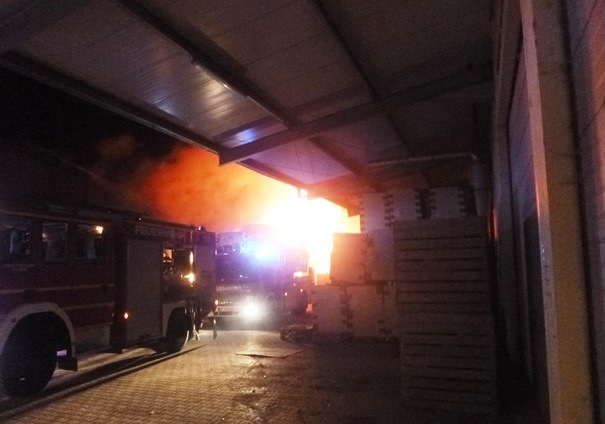 POL-PDWO: Brand einer Lagerhalle in Eich