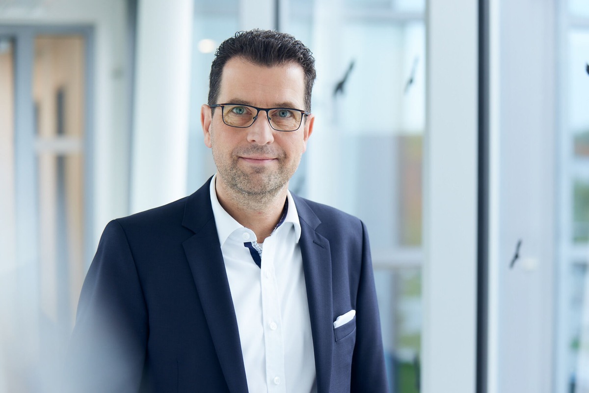 JES.Group gewinnt erfahrenen Finanzexperten Jens Rothstein als CFO