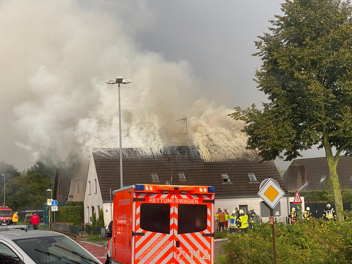 FW Kranenburg: Dachstuhlbrand an der Dorfstraße