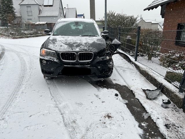 POL-PDLD: Glätteunfälle - Winterreifen hätten in Wernersberg vermutlich geholfen