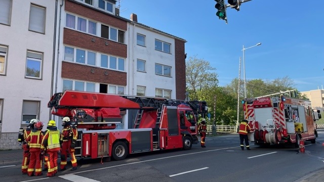 FW Düren: Kellerbrand in Mehrfamilienhaus