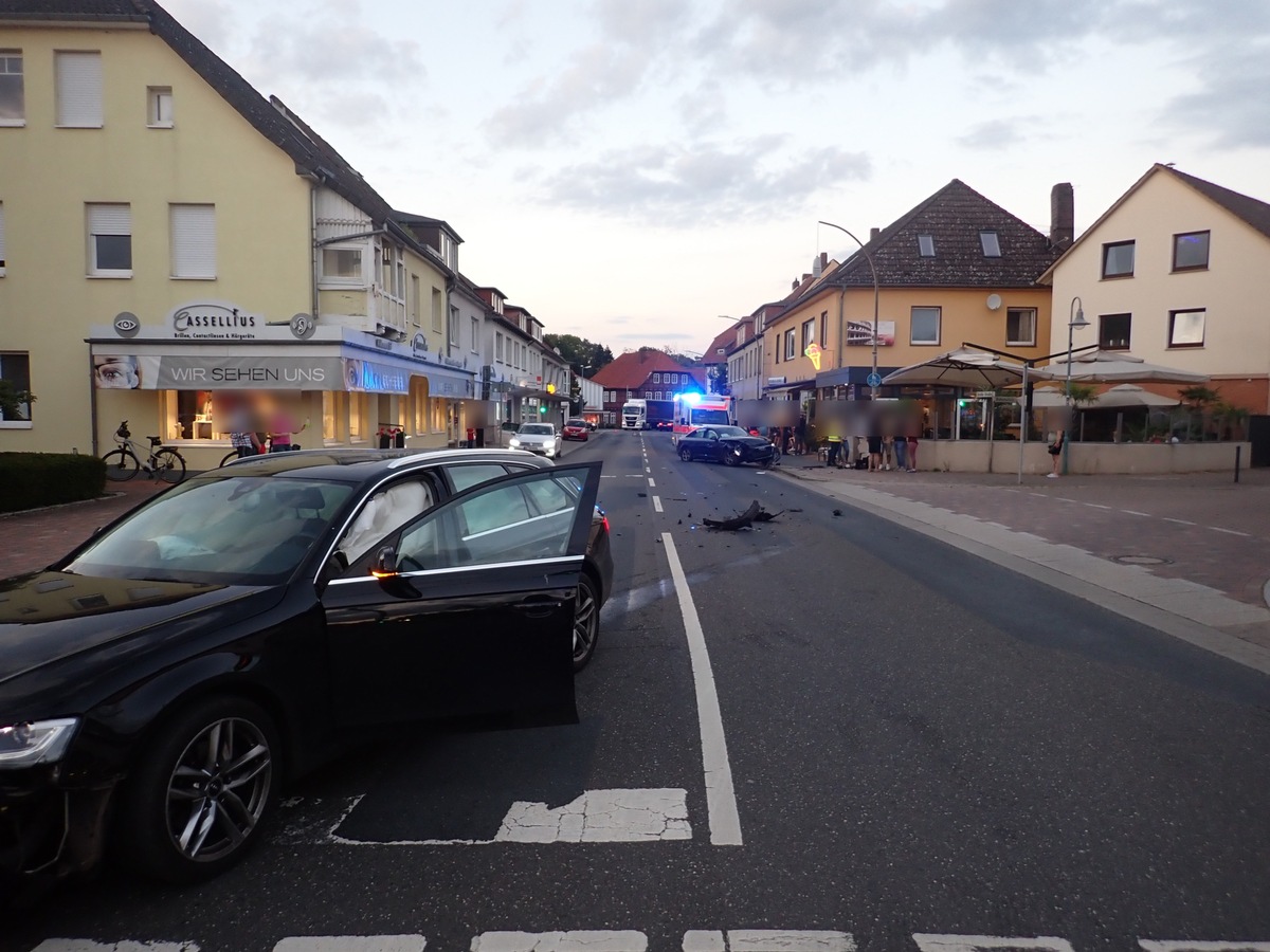 POL-ROW: ++ Verletzte Frau und hoher Sachschaden bei Verkehrsunfall ++ Versuchtes Eindringen und Sachbeschädigung an Kindergarten - Zeugen gesucht ++