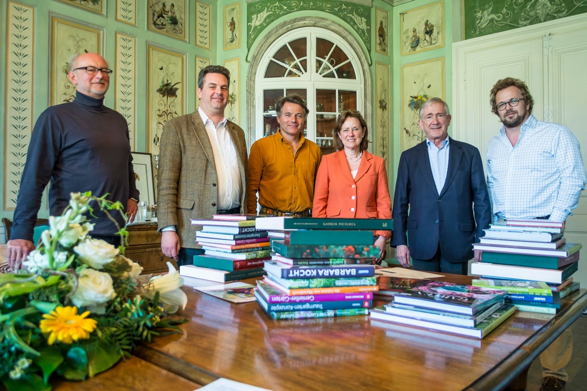 Leidenschaftlicher Bücherfrühling - Expertenjury verleiht Deutschen Gartenbuchpreis 2014 (FOTO)