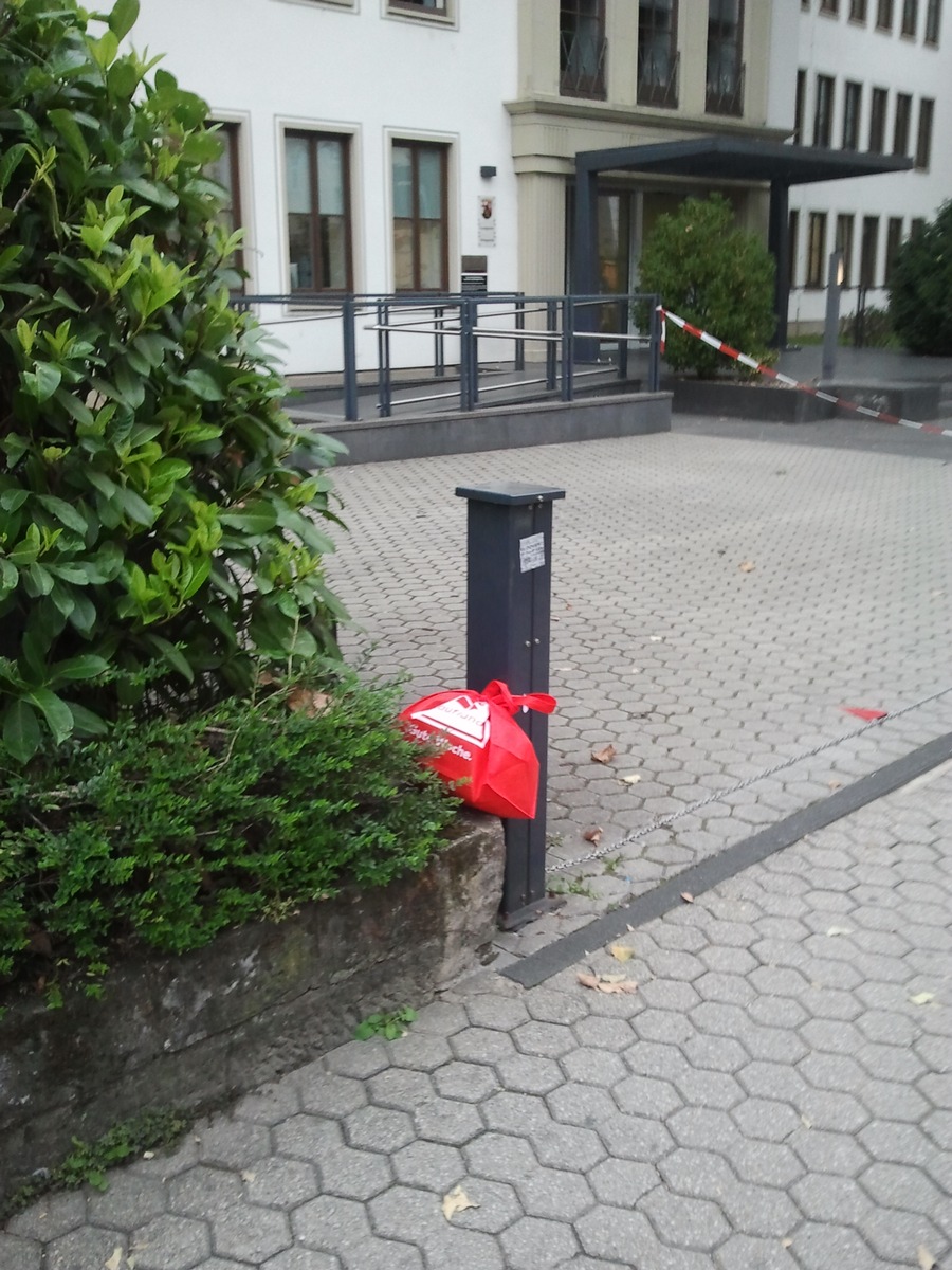 POL-PPTR: Gemeinsame Pressemitteilung des Landgerichts Trier und des Polizeipräsidiums Trier: Herrenlose Tasche vor dem Landgericht sorgt für Aufregung