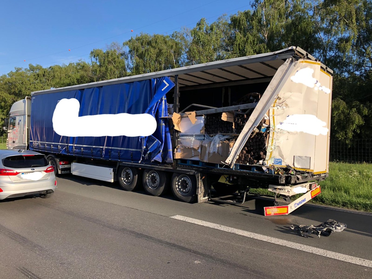 FW-BOT: Verkehrsunfall sorgt für Vollsperrung auf der A2