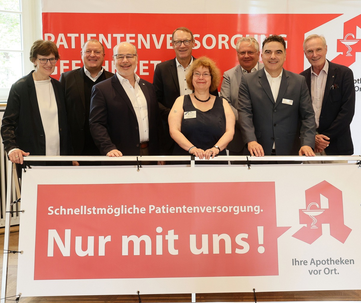 Breite Front gegen geplante Apothekenreform / Apotheker, PTA, Patienten, Kommunal- und Bundespolitik und Hausärzte warnen vor einer drastischen Verschlechterung der Patientenversorgung vor Ort