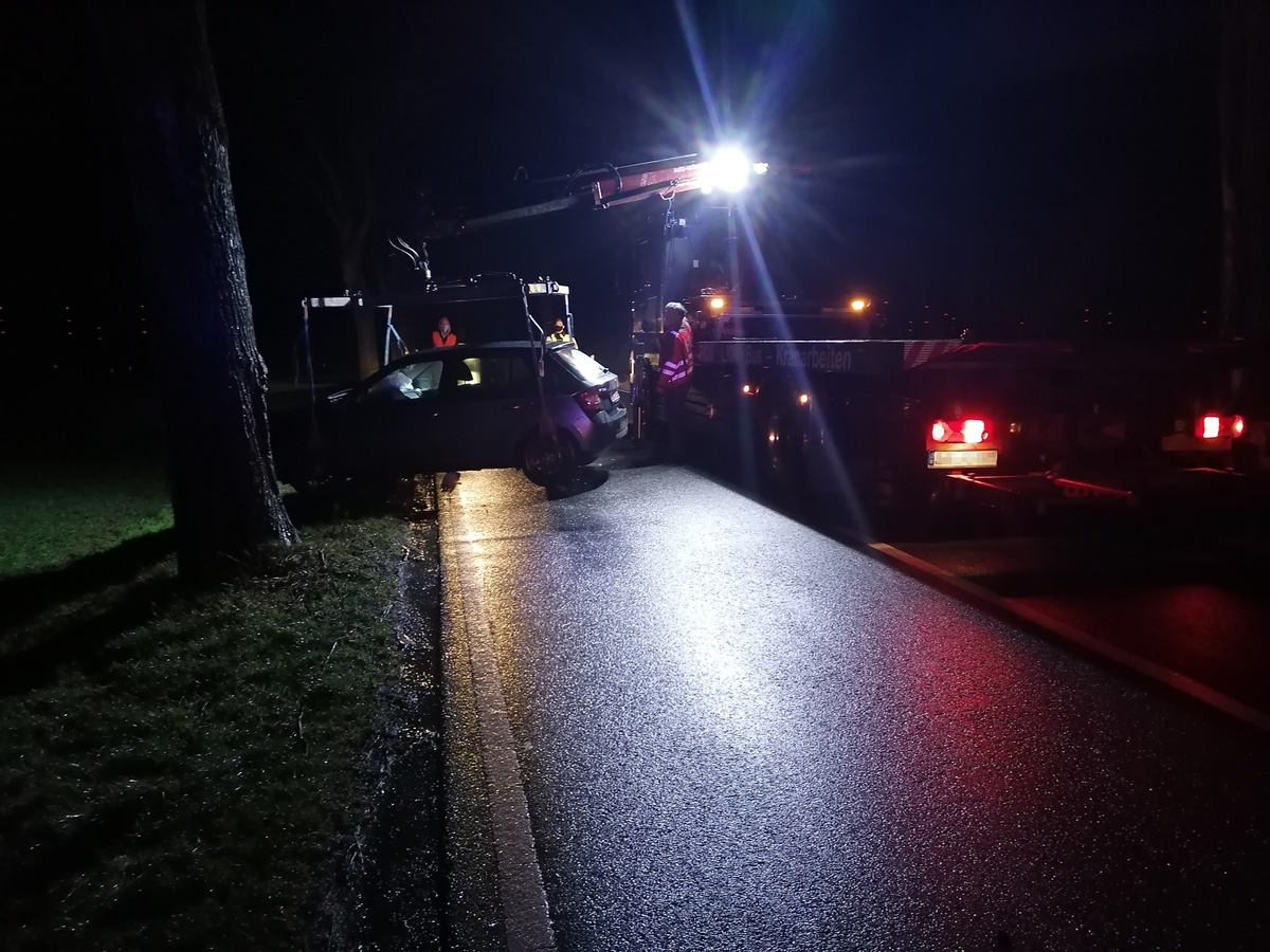 POL-HM: Verkehrsunfall auf der B442 zwischen Hachmühlen und Brullsen