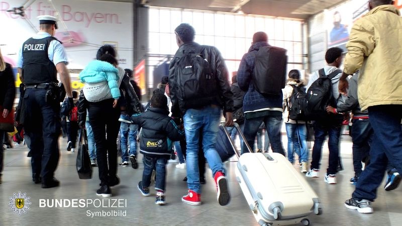 Bundespolizeidirektion München: Großaufgriff unerlaubter Aufenthalt - Zwei Familien melden sich bei der Bundespolizei