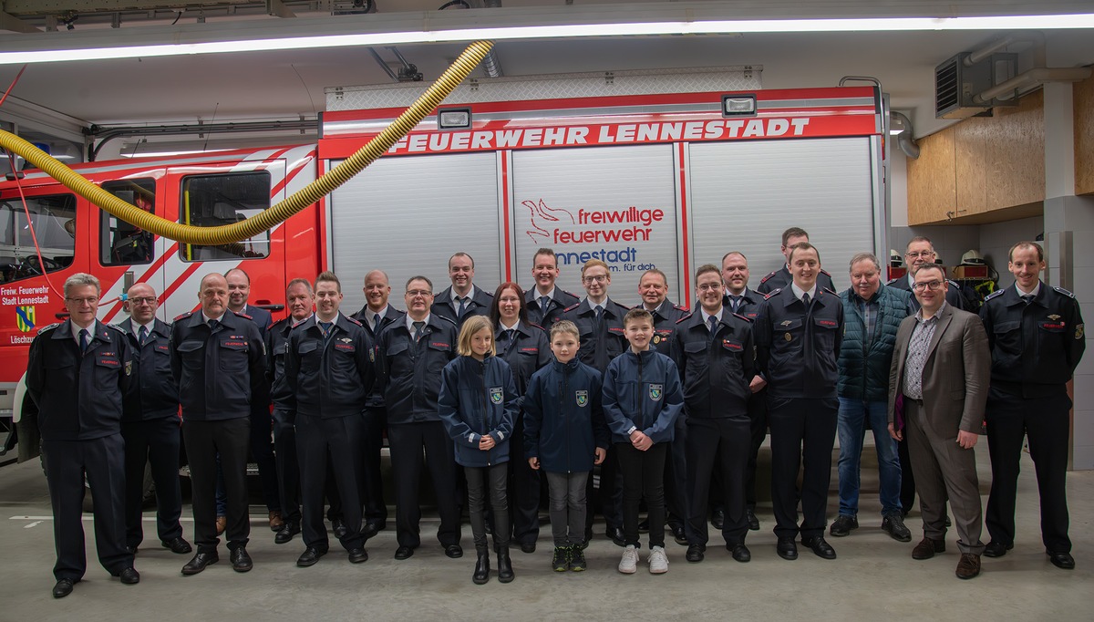 FW-OE: Jahresdienstbesprechung des Einsatzbereichs 4 der Feuerwehr Lennestadt - 100 Jahre Löschgruppe Saalhausen