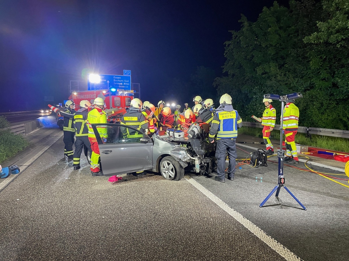 FW Witten: Verkehrsunfall auf der A 43 mit vier Verletzten.