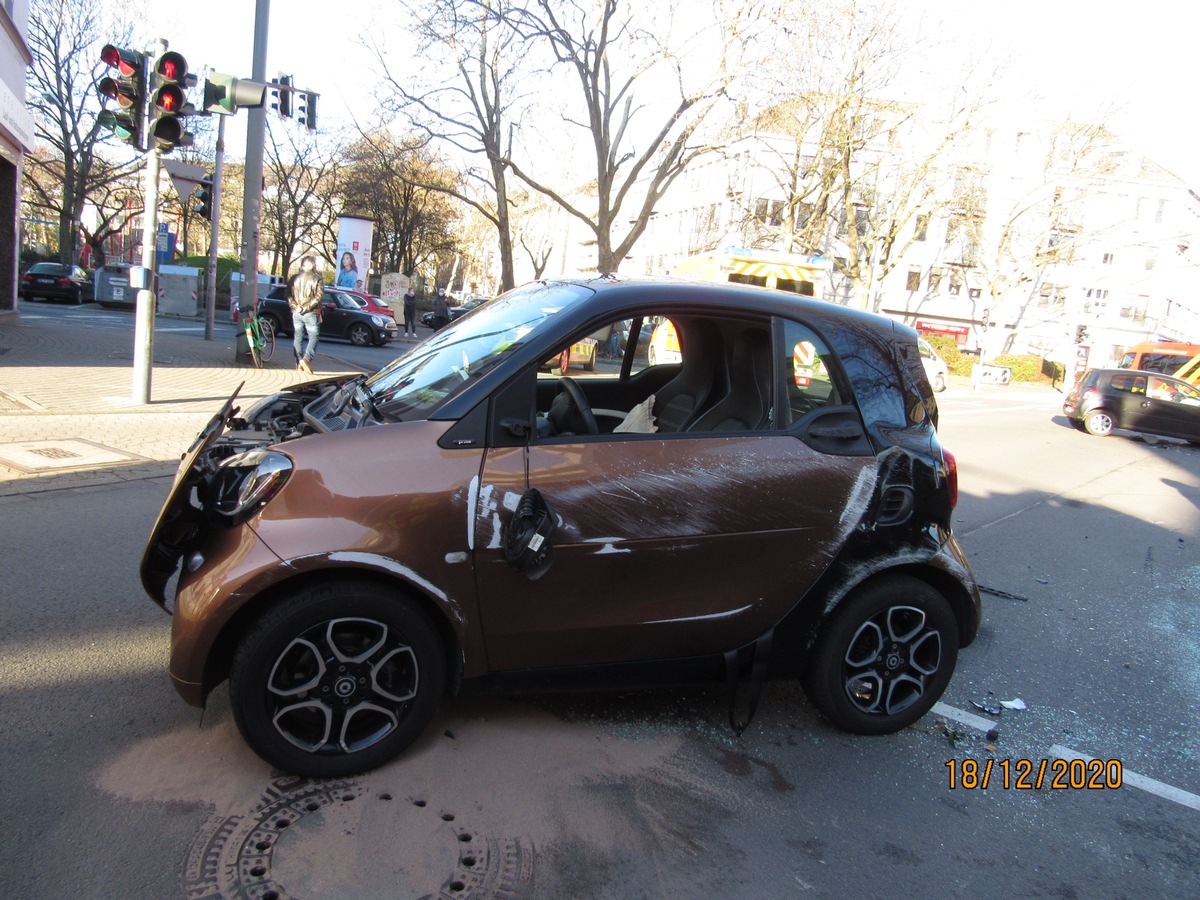 POL-ME: Zwei Schwerverletzte bei Verkehrsunfall - Ratingen - 2012094