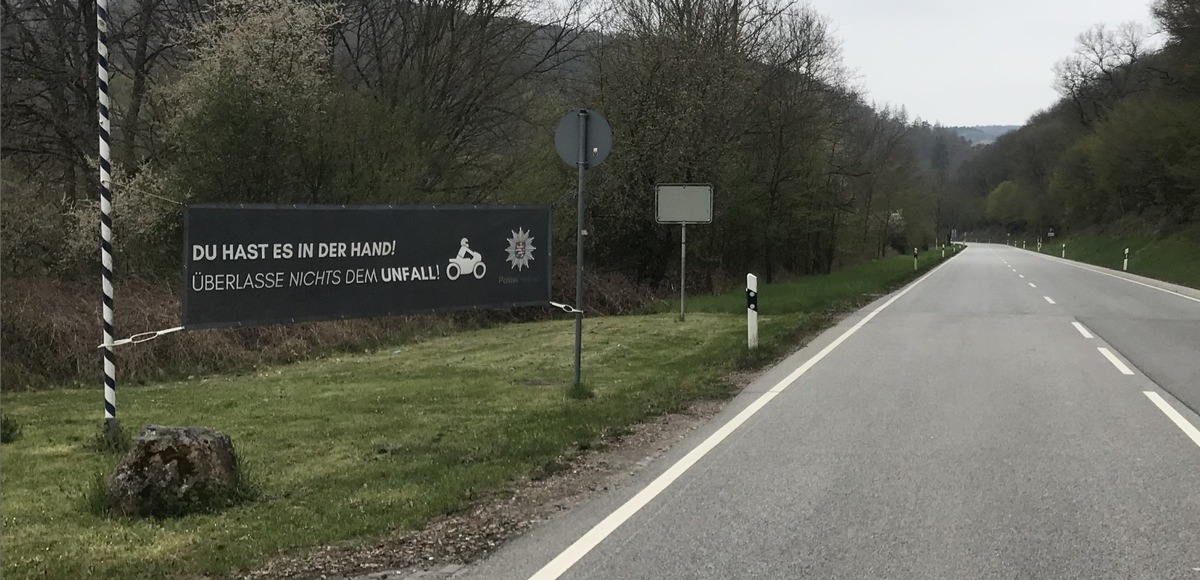 POL-RTK: Gartenhütten beschädigt +++Holzzaun von Schule beschädigt +++ Motorradkontrollen am Wochenende und Banner angebracht