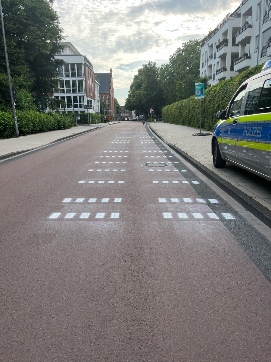 POL-MS: Fahrbahnmarkierungen zur Abstandsmessung - Polizei Münster Teil von landesweitem Projekt