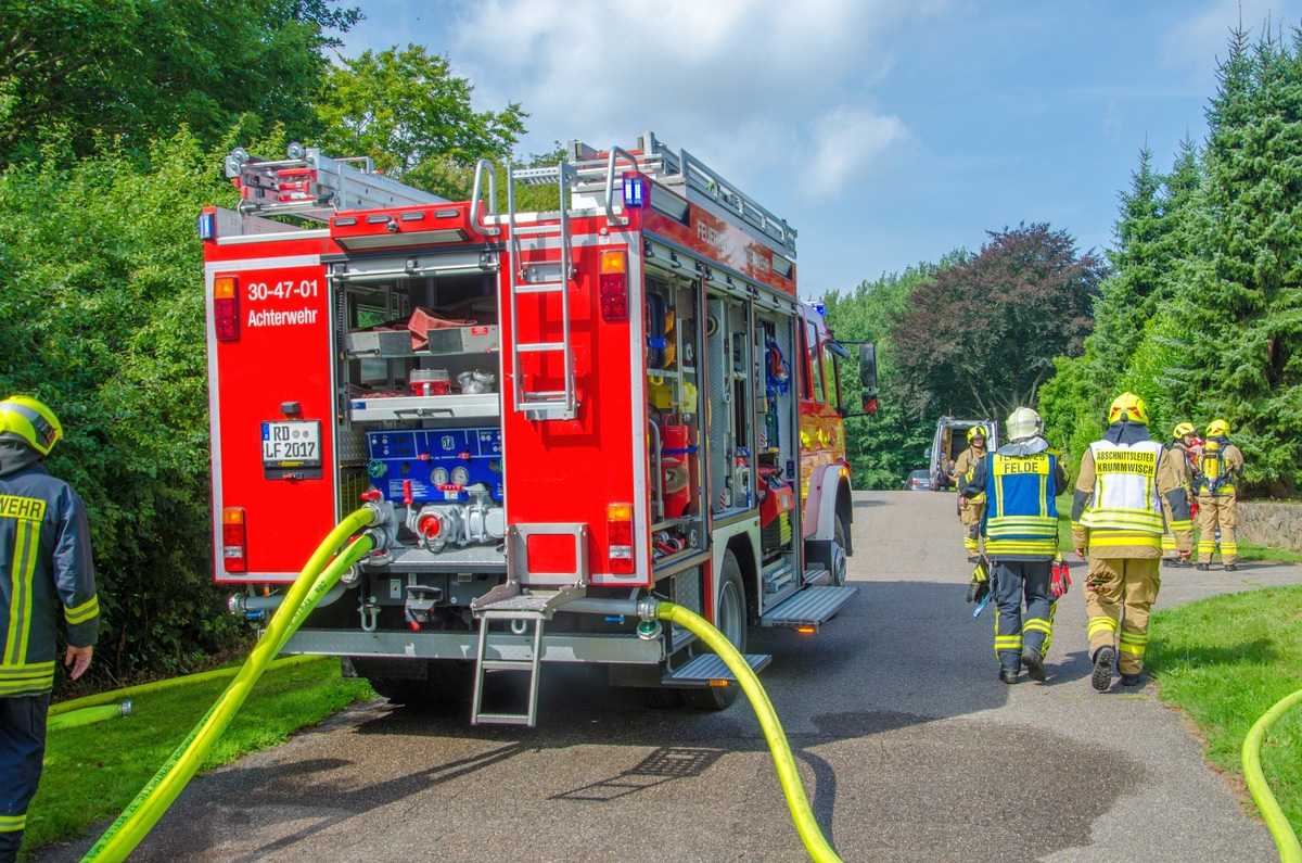 FW-RD: Feuer zerstört Scheune auf ehemaligem landwirtschaftlichen Hof