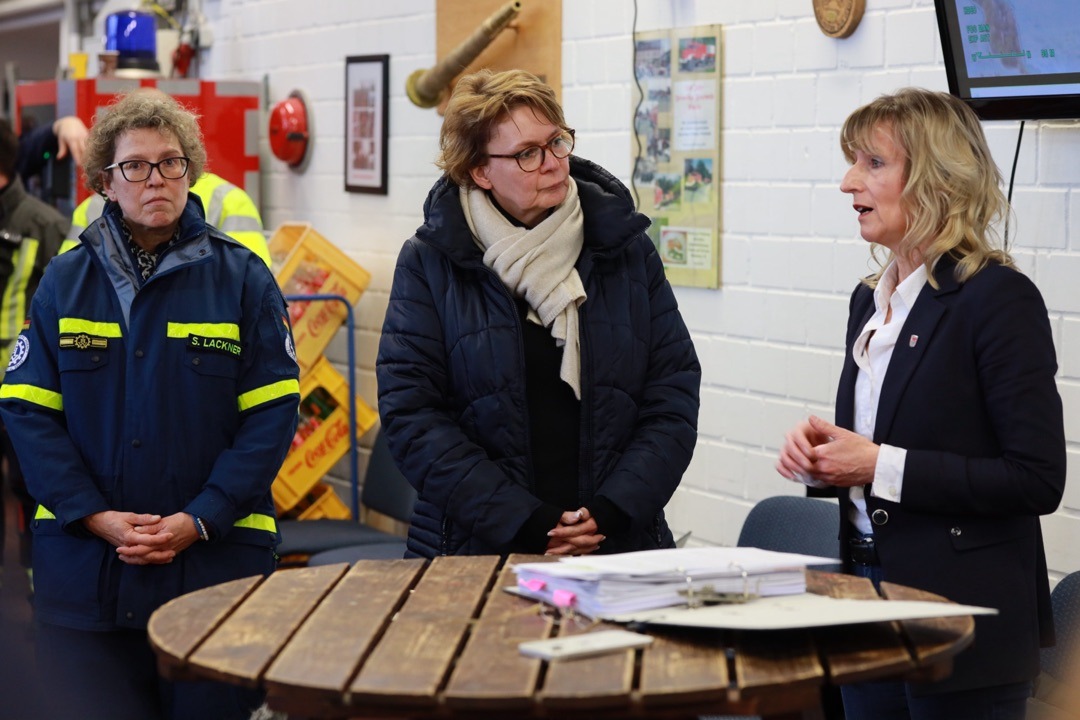 THW HB-NDS: THW-Kräfte in Niedersachsen und Bremen unermüdlich im Dauereinsatz / THW-Präsidentin Sabine Lackner besucht Einsatzstellen