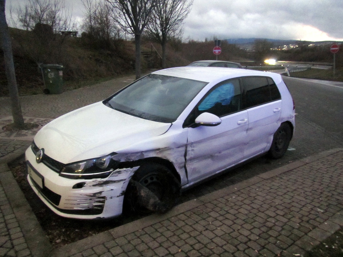 POL-VDMZ: Sekundenschlaf bei Tempo 180 - Verkehrsunfall mit einer leicht verletzten Person