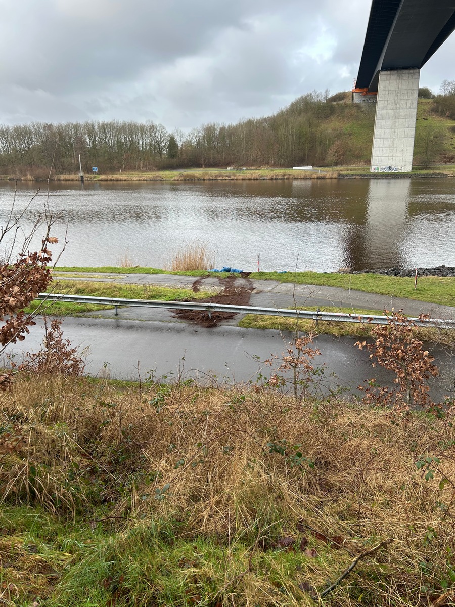 POL-IZ: 250204.3 Holstenniendorf: Unerlaubte Müllentsorgung am Nord-Ostsee-Kanal