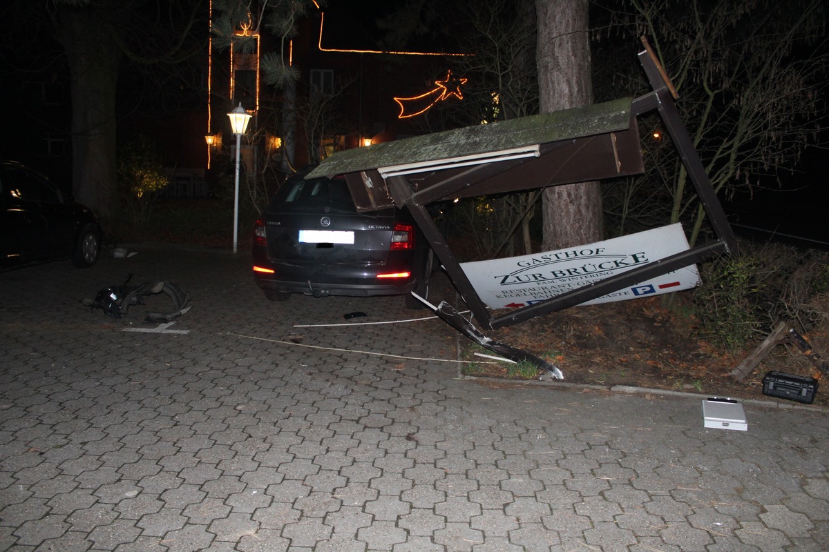 POL-COE: Nordkirchen-Capelle, Bahnhofstraße/ Verkehrsunfallflucht mit erheblichen Sachschaden - Zeugen gesucht