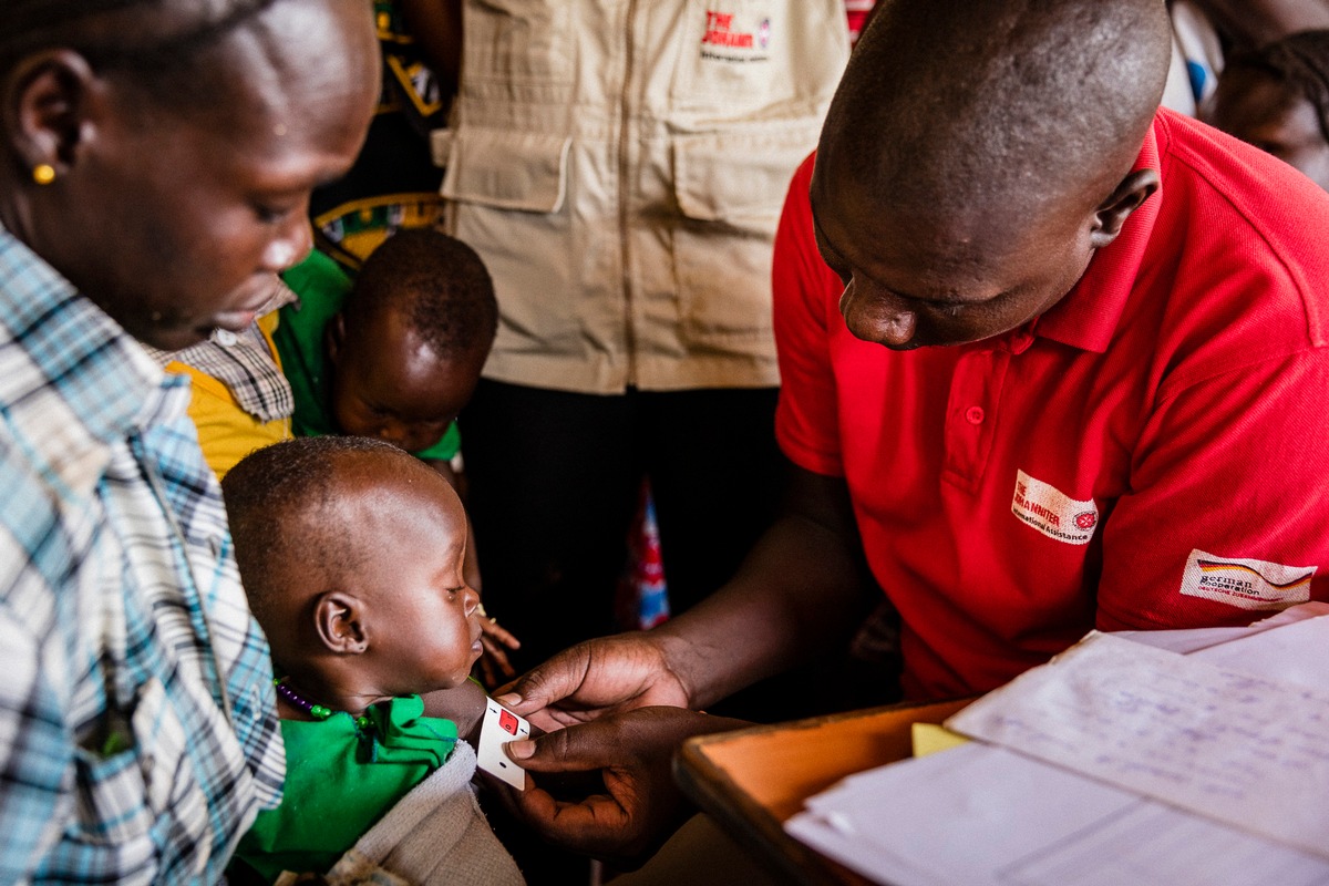 Südsudan: Johanniter versorgen Vertriebene in Wau / Rund 100.000 Menschen sind auf der Flucht