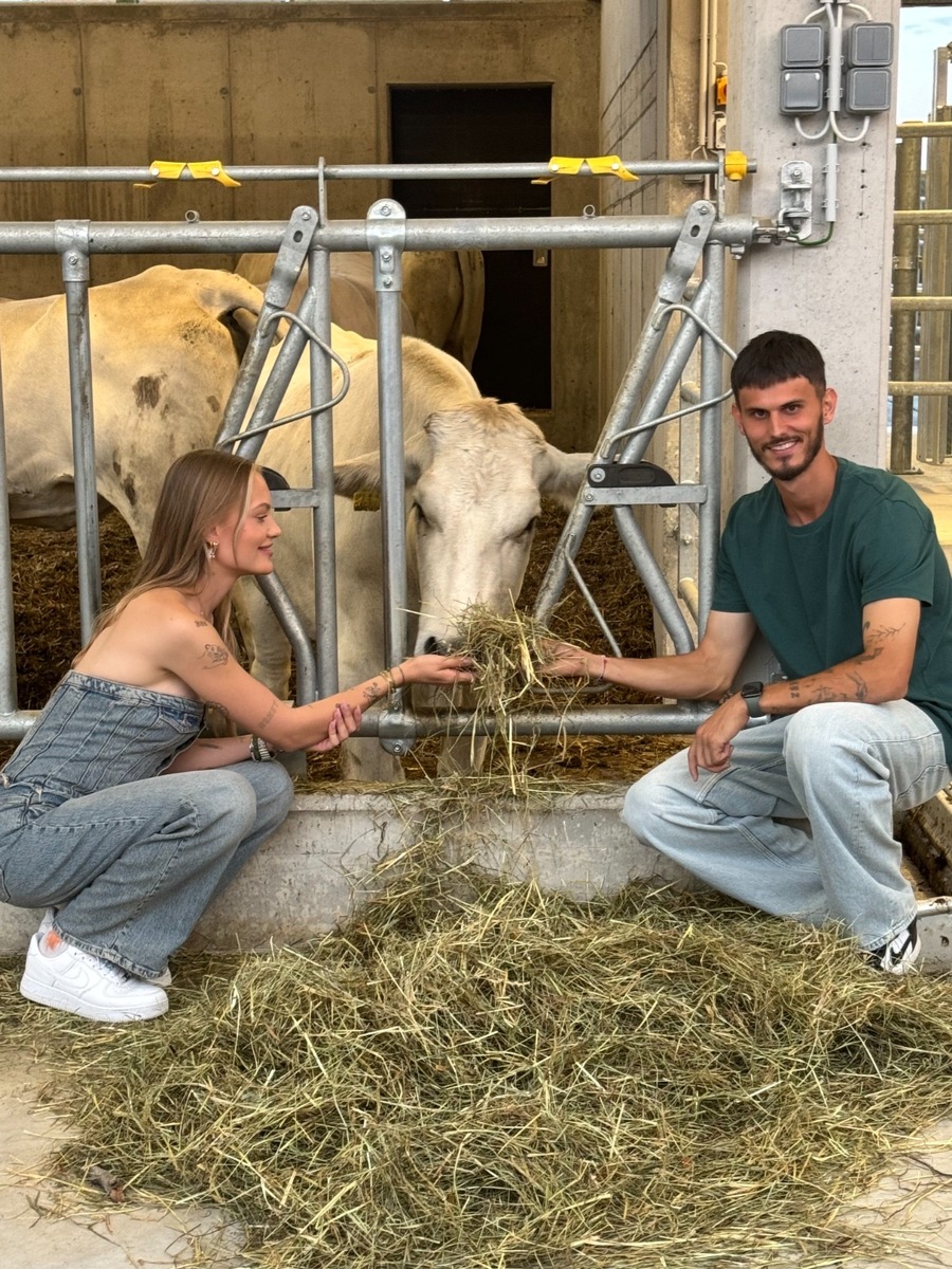 &quot;Unser Hof - mit Cheyenne und Nino&quot;: Mit festlicher Stalleröffnung, Wolle-Träumen und Cheyennes Schulangst ins Staffefinale!