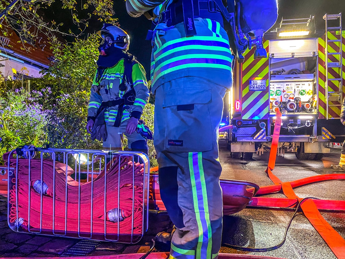 FW Dresden: Feuerwehr rettet eine Person aus brennender Wohnung