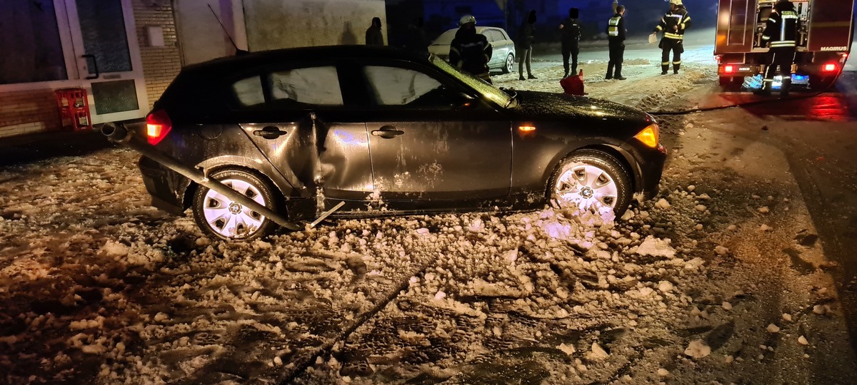 FW-EN: Verkehrsunfall auf der Deller Straße