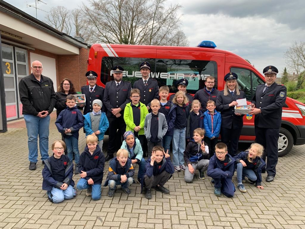 FW-KLE: Versprechen eingelöst: Kinderfeuerwehren aus Kalkar und Bedburg-Hau erhalten Spende