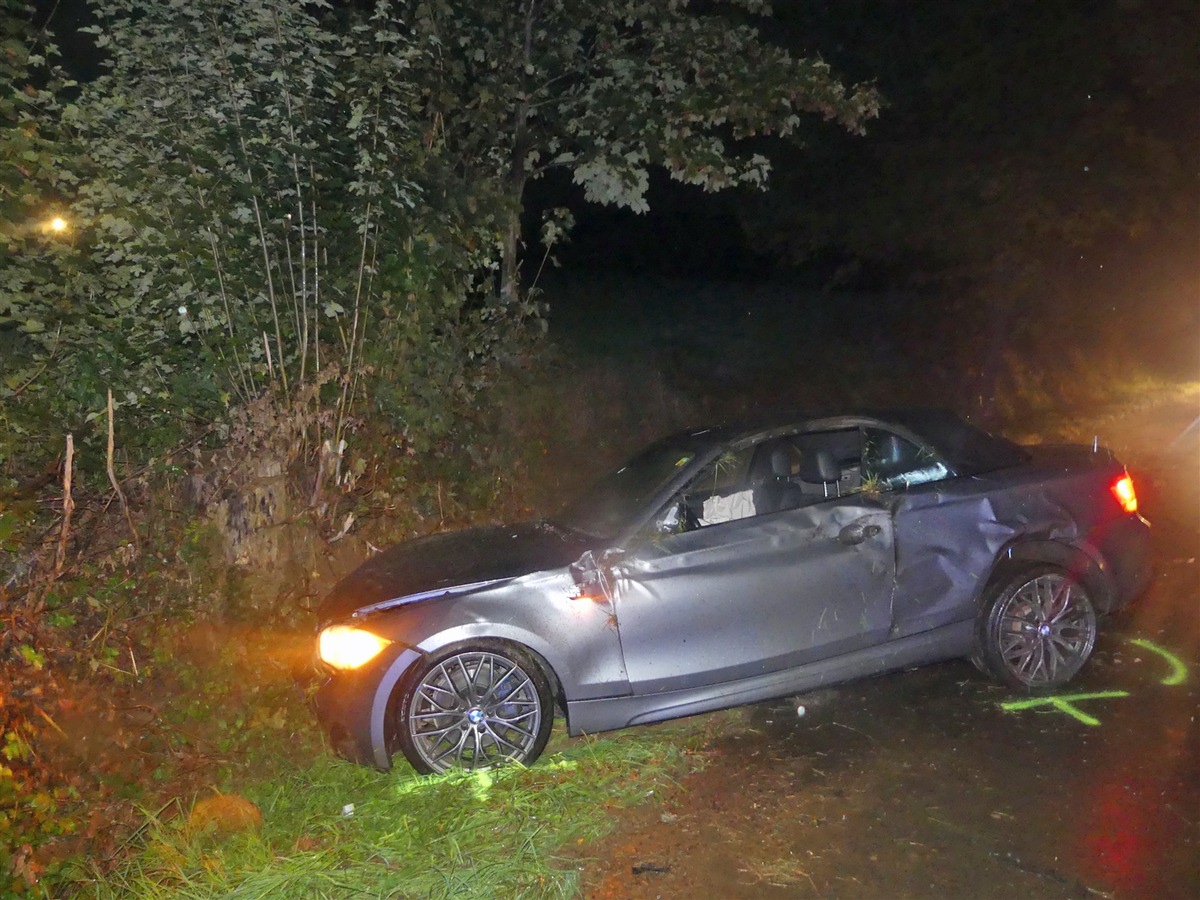 POL-GM: 19-Jähriger bei Regen von der Fahrbahn abgekommen und schwer verletzt