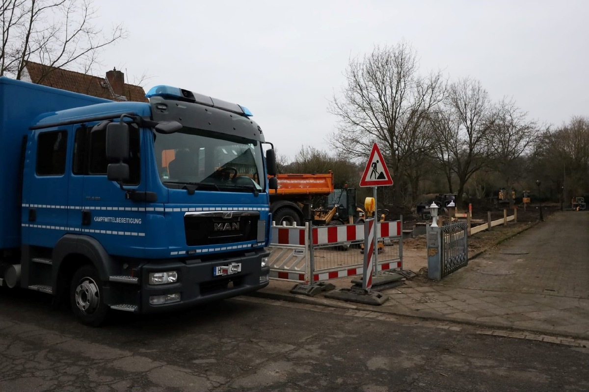 POL-LG: ++ Update ++ Bombe um 18:50 Uhr entschärft! ++ Fund einer Fliegerbombe in Lüneburg ++ 800 Lüneburgerinnen und Lüneburger müssen ihre Wohnungen verlassen ++ Polizei, Rettungsdienste, Feuerwehr und ...