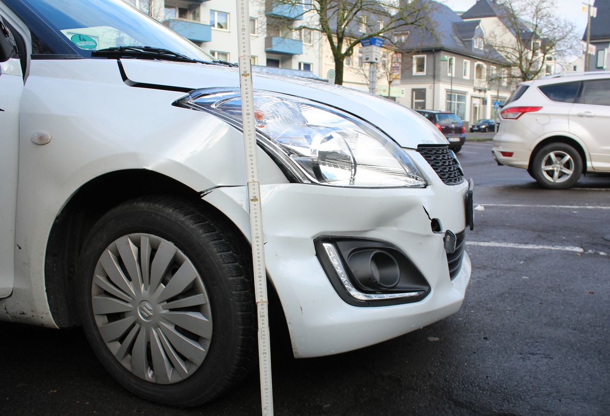 POL-OE: Verkehrsunfallflucht mit hohem Sachschaden